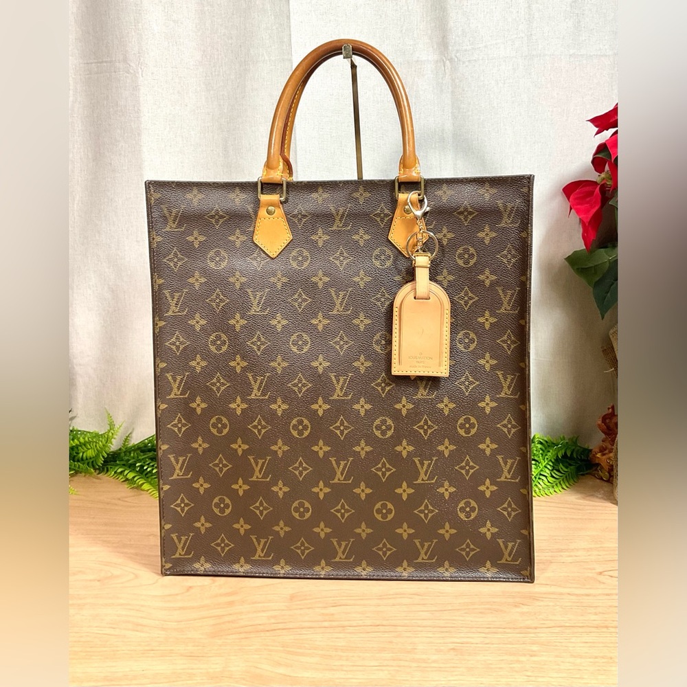 LUXURY LOUIS VUITTON SAC PLAT 
✅AUTHENTIC